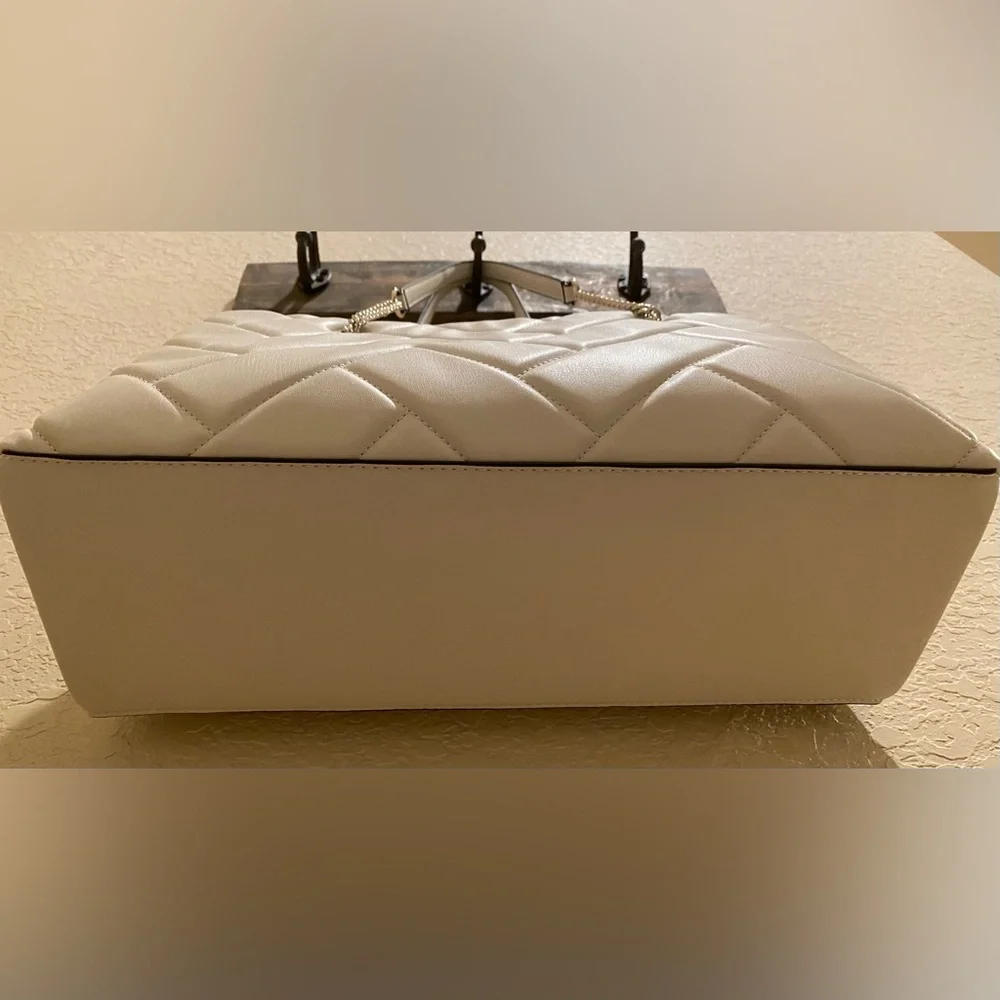 NWOT DKNY Medium Veronica Cream Quilted Satchel Shoulder Bag Gold-Tone Chain - Picture 9 of 16